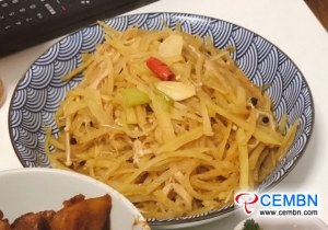 For a quick meal: Fried Enoki mushroom with shredded potato