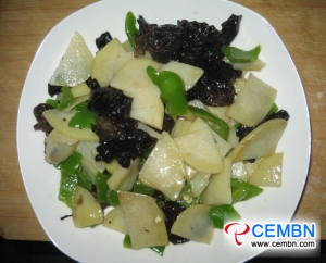 Recipe for fitness: Fried Black fungus with potato and green pepper