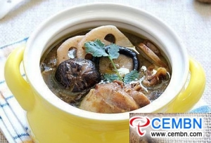 Stewed chicken soup with Shiitake mushroom and lotus root