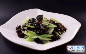 Good combination: Stir-fried Black fungus with celery