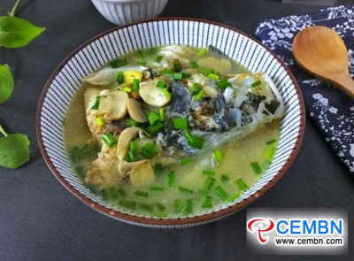 Brain-nourishing Button mushroom and fish head soup