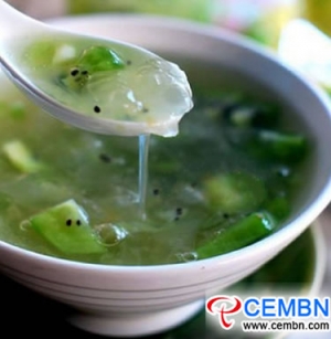 Recipe for lovers of sweet foods: White fungus broth with kiwi fruit chunks